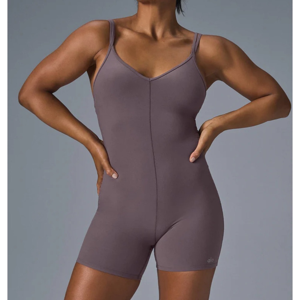 ALO Yoga Women's suns out onesie raisinette nwt